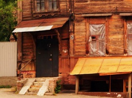 Единственный в Днепре деревянный столетний дом разрушается