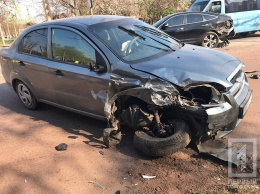 ДТП в Кривом Роге: Четыре машины разбиты, один пострадавший, - ФОТО