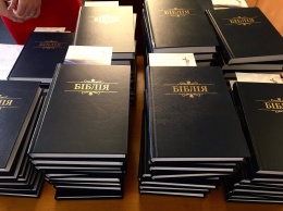 Депутатам Рады по случаю Чистого четверга принесли Библии