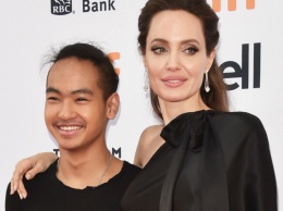 Анджелина Джоли вычеркнула из завещания пятерых детей