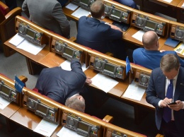 Взрывоопасная Рада: во время минирования парламента Поплавский что-то искал у себя под столом