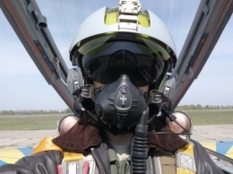 Украинские пилоты протестировали французские летные шлемы LA 100