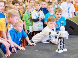 В Киеве роботы будут играть в футбол и спасать мир