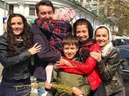 Ведущий «Один за всех» Михаил Присяжнюк рассказал о семейных пасхальных традициях