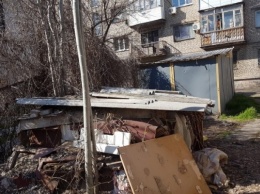 Жители Запорожской области жалуются на зоозащитников, которые организовали "приют" для собак (ВИДЕО)