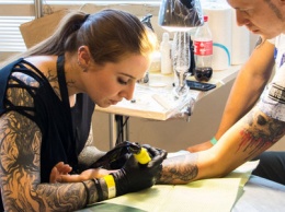 Татуировки, пирсинг и цветные волосы: как в Днепре прошел тату-фестиваль 2019