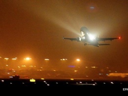В ЮАР экстренно приземлился горящий самолет