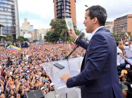 Гуайдо заявил, что "диктатура" помешала ему провести митинг