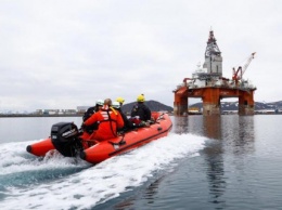 Гринписовцы взобрались на нефтяную вышку в Норвегии
