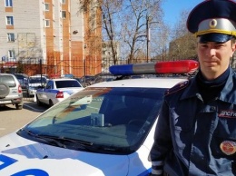 Кировский инспектор ДПС спас двух человек из горящего кафе