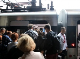 Языковый скандал разразился в поезде Укрзализницы: "Иди и учи русский, националист"