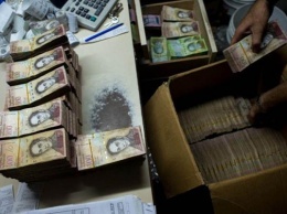 Власти Венесуэлы повысили минимальную зарплату в стране до $8