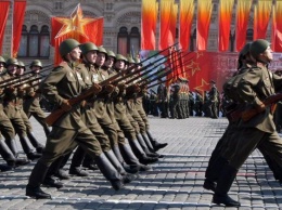 Кремль объяснил, почему Парад Победы в этом году снова пройдет без зарубежных лидеров