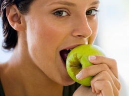 Ежедневное яблоко повышает уровень полезных бактерий в кишечнике