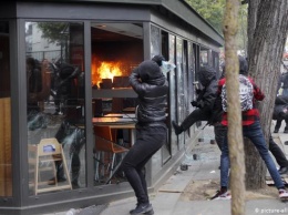 Париж готовится к 1 мая - Макрон требует от правоохранительных органов страны решительных действий против хулиганов