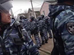 "Советуем не покидать город": в Симферополе после обысков задержали крымского татарина, а затем отпустили домой