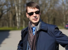 Продержался сутки: в Эстонии министра уволили за ''семейный террор''