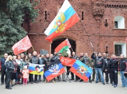 В сети раскритиковали российских дипломатов, которые опубликовали фото с флагами "Л/ДНР" (ФОТО)