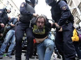 В Петербурге перед шествием 1 мая задерживают активистов