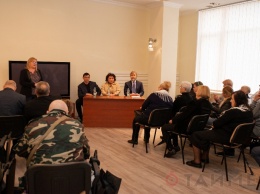 Вадим Новинский встретился с семьями погибших 2 мая в Доме Профсоюзов