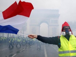 Первомай в Париже: десятки пострадавших, сотни задержанных