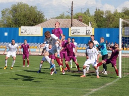 Криворожские футболисты обыграли соперников из Никополя