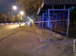 ДТП в Кривом Роге: автомобиль сбил людей на остановке общественного транспорта
