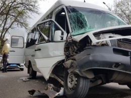 В Николаеве в ДТП с маршруткой пострадали водитель и пассажирки