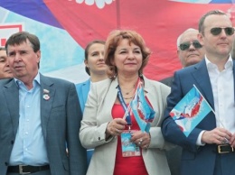 Мать ANNA MARIA поучаствовала в первомайской демонстрации в Крыму