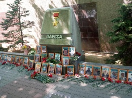 Севастопольцы почтили память жертв 2 мая