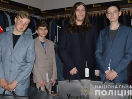 Акция: дети погибших одесских полицейских на выпуской вечер получат костюмы от известного украинского бренда