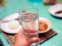 Врач Вадим Крылов: пить воду по время еды не вредно