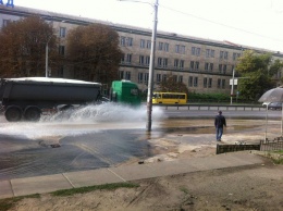 Пока Кличко выделяет миллионы на праздник, киевляне принимают душ в дырявых автобусах и утопают в мусоре: 1551 завален жалобами