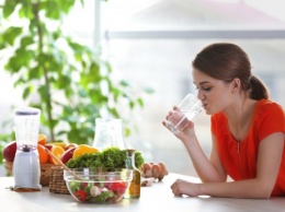 Пить или не пить: Развенчан миф о питье во время еды