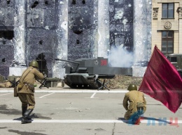 В Луганске одновременно взяли Рейхстаг и расстреляли Майдан: эпичные фото