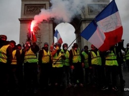 Протестующие планируют вернуться на улицы Парижа