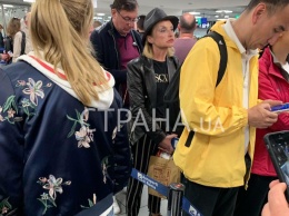 Генпрокурор Луценко замечен в аэропорту Рима вместе с сыном и женой. Ирина Луценко была в шляпе и без грамма макияжа. Фото