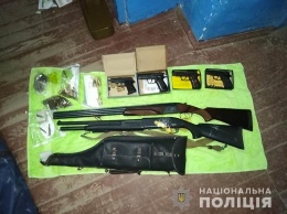 Всего за месяц киевляне сдали в полицию почти пять сотен единиц оружия. Фото