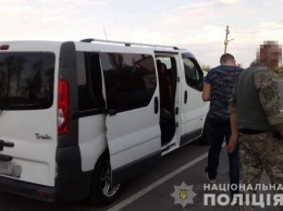 На блокпосту в Сватово выявили микроавтобус с поддельными документами