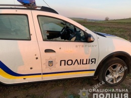 Обстрелял машину полицейских: в Одесской области разыскивают вооруженного мужчину