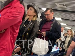 Соцсети бурно обсуждают Ирину Луценко в шляпе и без макияжа в аэропорту Рима
