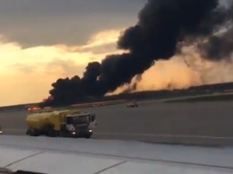 В Шереметьево самолет совершил аварийную посадку из-за пожара, есть жертвы