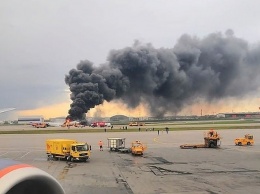 В Шереметьево загорелся самолет, есть погибшие. Что произошло - первые версии