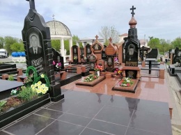 Поминальные дни в Мариуполе. Что происходит на одном из самых больших кладбищ Европы, - ФОТОРЕПОРТАЖ
