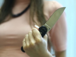 Пытала и изрезала ножом: в Харькове рецидивистка напала на подругу из-за отказа выпить
