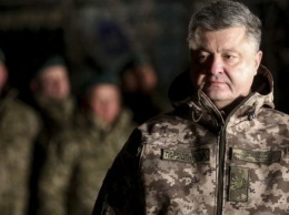 Порошенко присвоил почетные наименования трем воинским бригадам