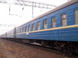 В Винницкой области мужчина догонял поезд, а попал под колеса другого