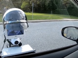 В США создали робота для проверки у водителей документов