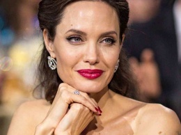 Анджелина Джоли рассказала о параличе лица