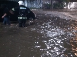 Потоп в Виннице: затопленные дома и машины-лодки